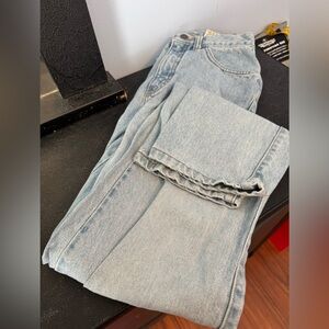 Aeropostale light denim perfect fit Jean. Straight leg. Like New. Stone washed